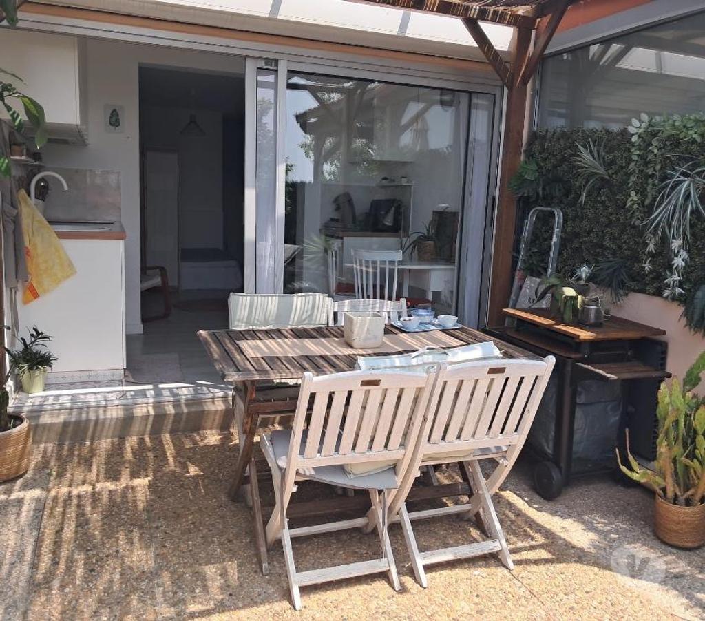 Appartements à vendre Var La Londe les Maures - 83250 - Photos Vivastreet À vendre – Charmant studio meublé de 23 m²