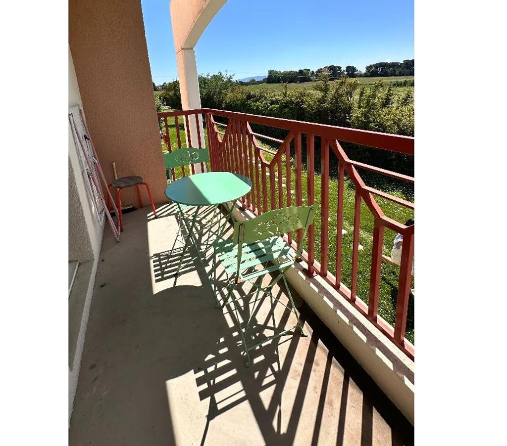 Appartements à vendre Bouches-du-Rhône Puyricard - 13540 - Photos Vivastreet T2 de 32m2 à 5 min d'Aix, à Puyricard , parking libre