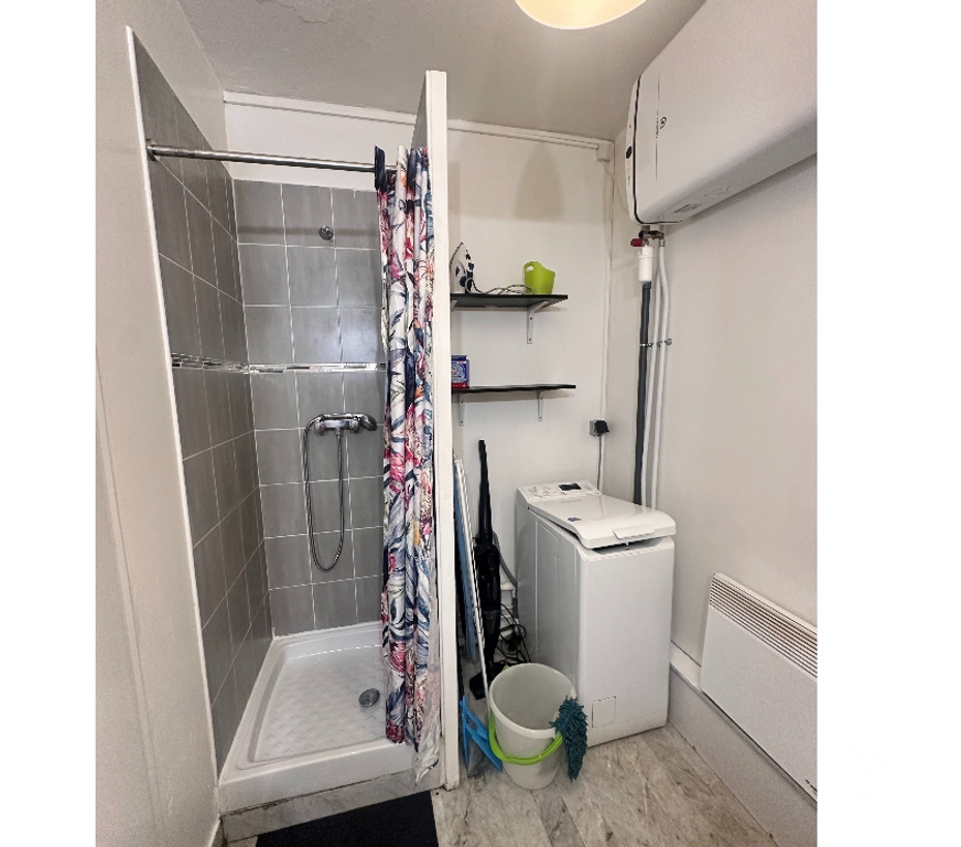 Appartement meublé Bouches-du-Rhône Marseille - Photos Vivastreet Joli studio meublé 21 m2 av du Prado au calme côté jardin