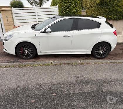 Voiture d'occasion Charente Magnac sur Touvre - 16600 - Photos Vivastreet a negocier giulietta qv 235 ch ttes options ct vierge