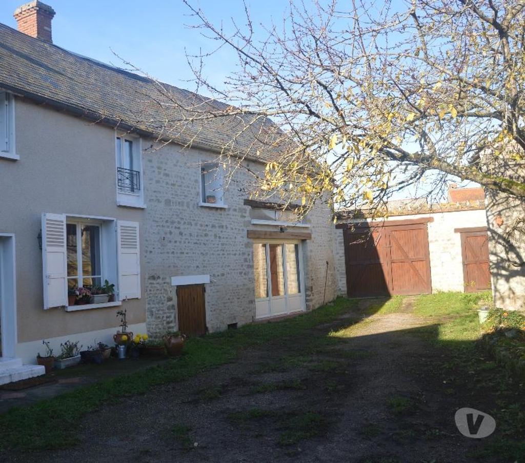 Vente Maison Loiret Thignonville - 45300 - Photos Vivastreet Corps de ferme rénové avec pierres apparentes et jardin