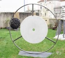 Sculpture Circulaire en Métal et Pierre Déco Maison Jardin