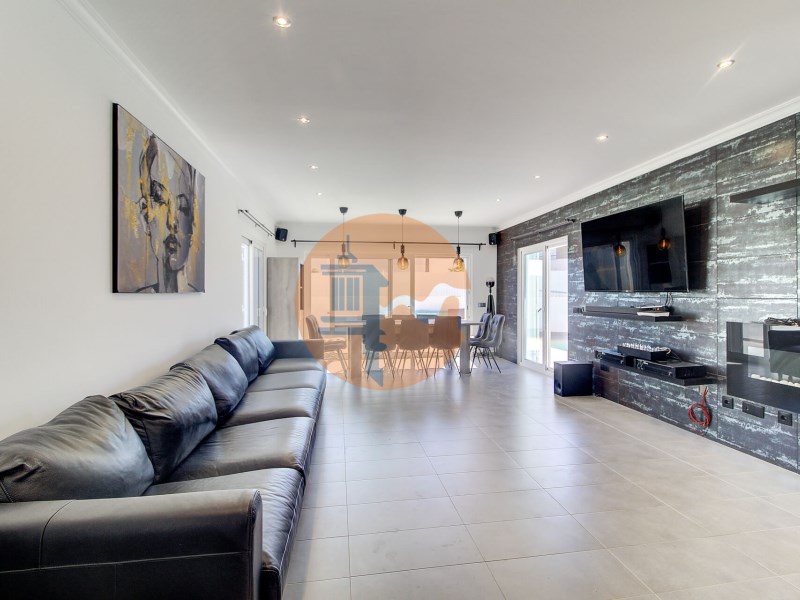 Vendre maison - Photos Vivastreet Exceptionnelle Villa de Luxe avec 4 Suites et Piscine à Monte...