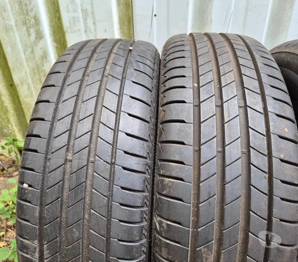 Pièces et services auto Loire St Etienne - Photos Vivastreet 4 pneus été 185 65 15 88T Bridgestone quasi-neuf