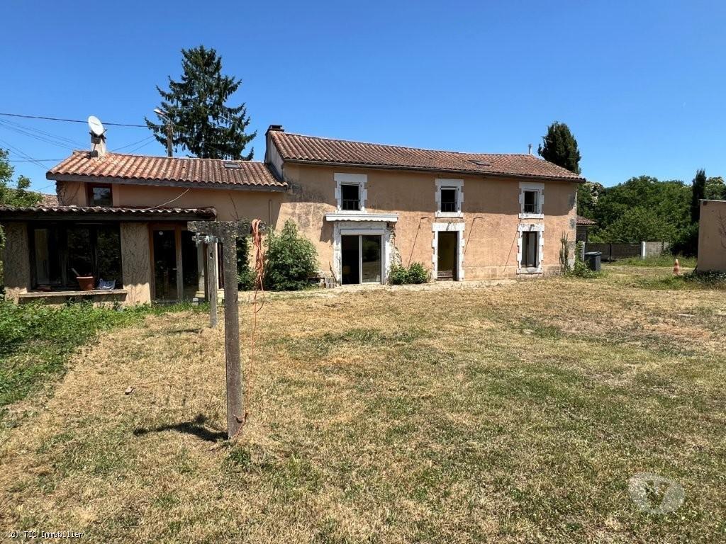 Vente Maison Charente Ruffec - 16700 - Photos Vivastreet Maison Familiale avec 4 Chambres, Jardin, Piscine et...