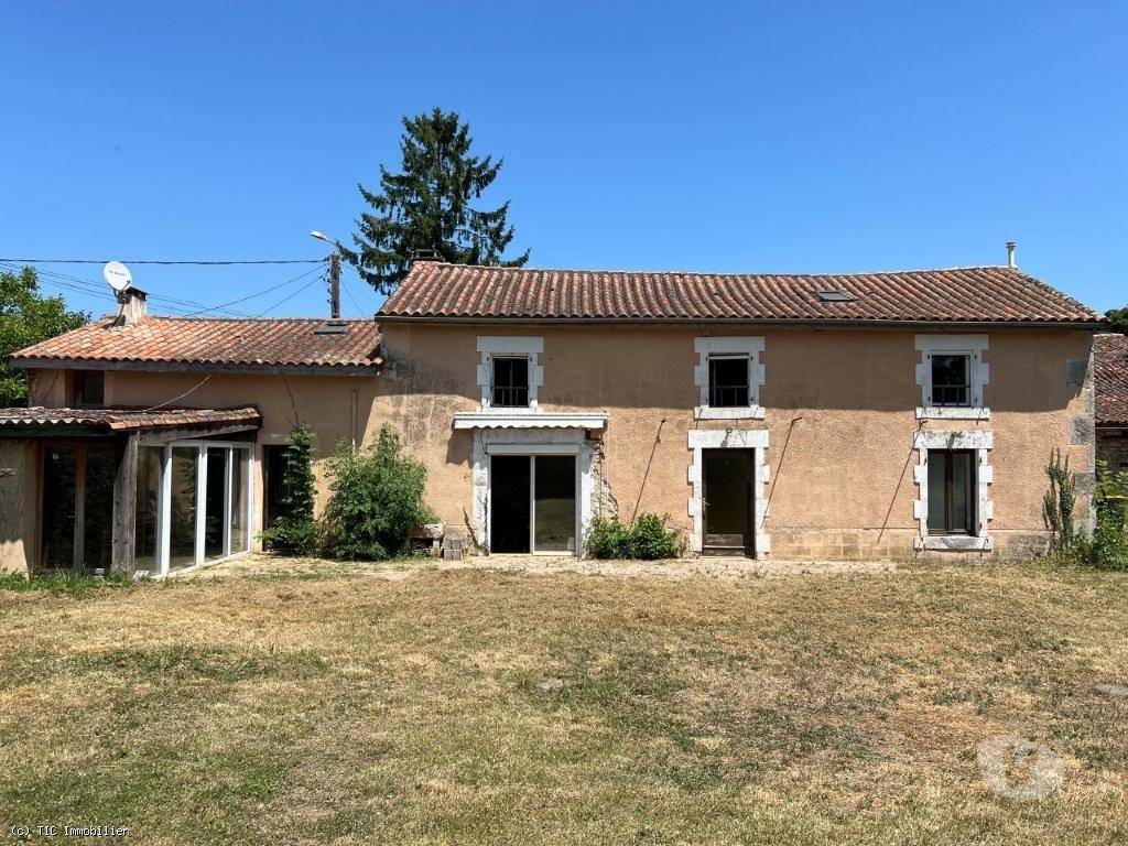 Vente Maison Charente Ruffec - 16700 - Photos Vivastreet Maison Familiale avec 4 Chambres, Jardin, Piscine et...
