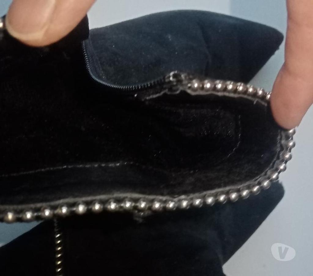 Chaussures Yvelines Velizy Villacoublay - 78140 - Photos Vivastreet BOTTINES VELOURS NOIR FEMME