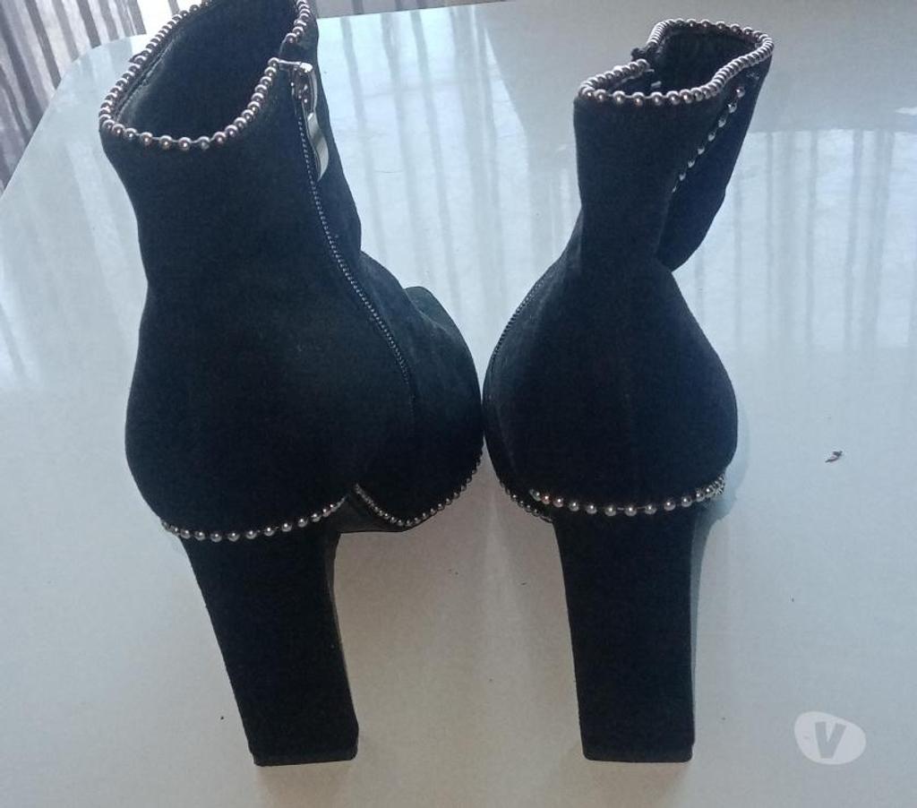 Chaussures Yvelines Velizy Villacoublay - 78140 - Photos Vivastreet BOTTINES VELOURS NOIR FEMME