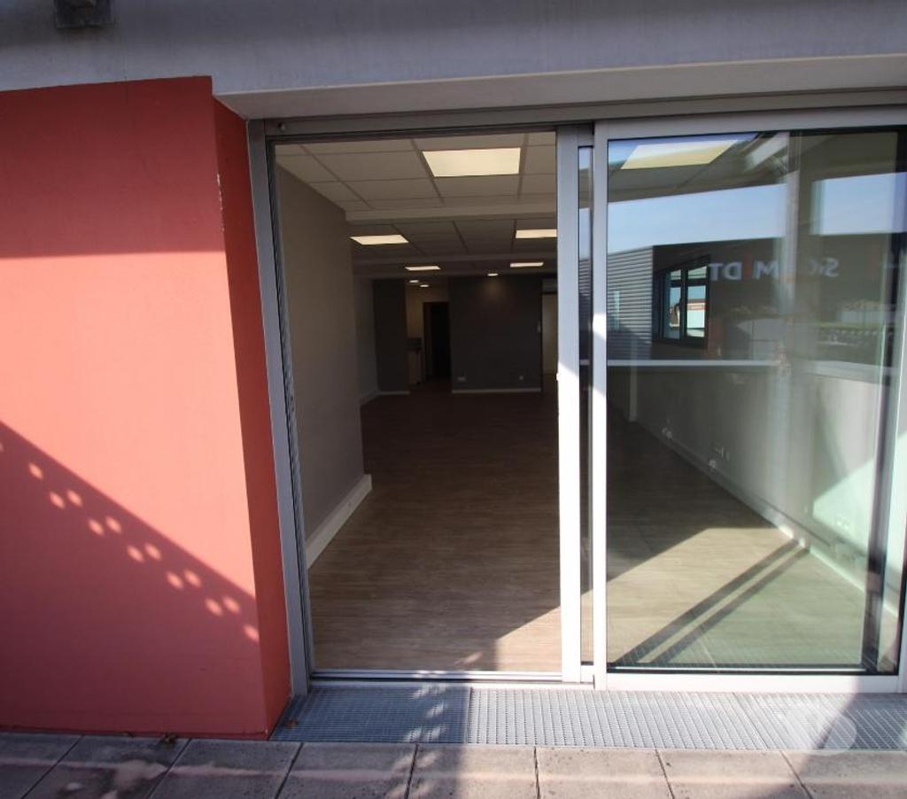 bureaux locaux Pyrénées-Atlantiques Idron Ousse Sendets - Photos Vivastreet locaux bureaux prof -1 er étage centre BOREAL .65 M2