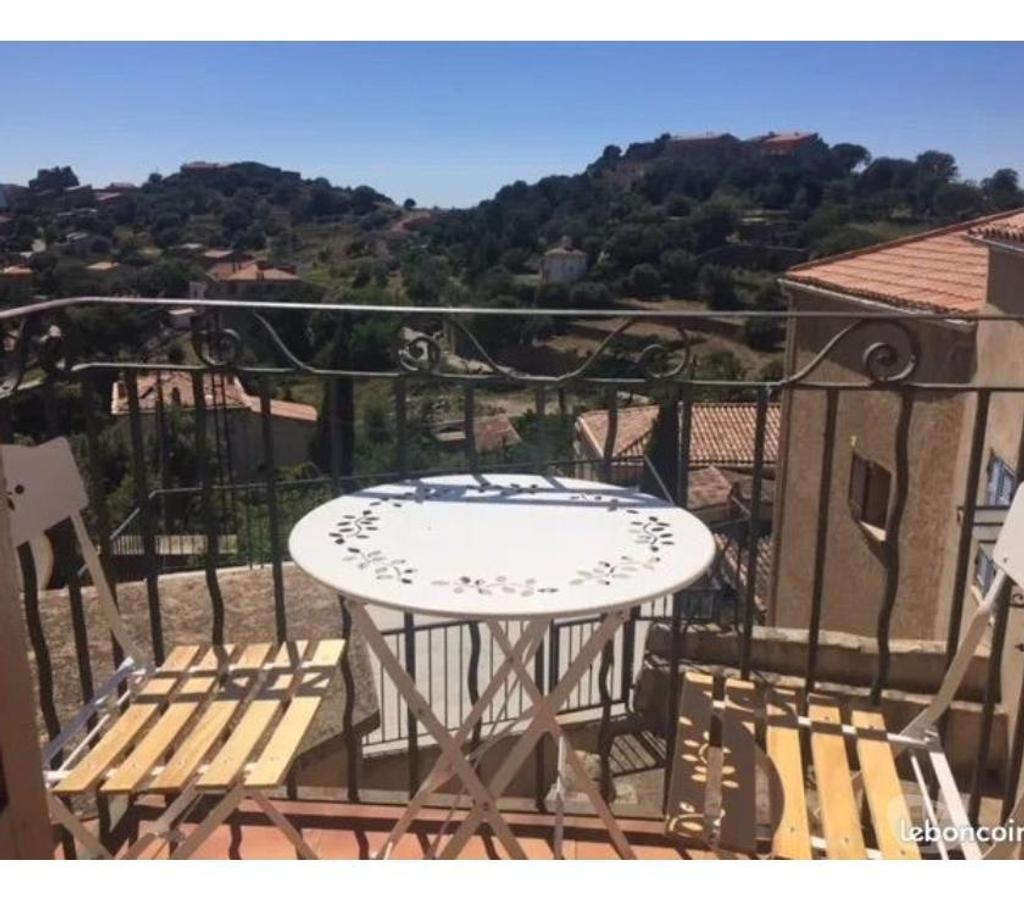 location saisonniere Haute-Corse L'Ile Rousse - 20220 - Photos Vivastreet T3 - Charme d'un village - Plage à 10mn