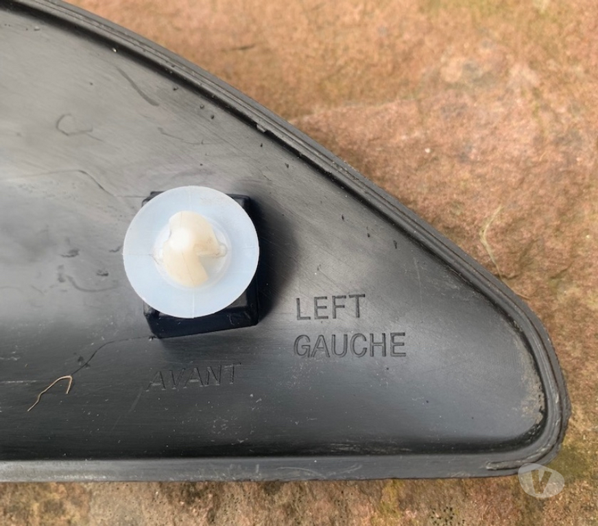 Equipements utilitaire Essonne Bievres - 91570 - Photos Vivastreet Moulure de porte avant gauche 9808747177