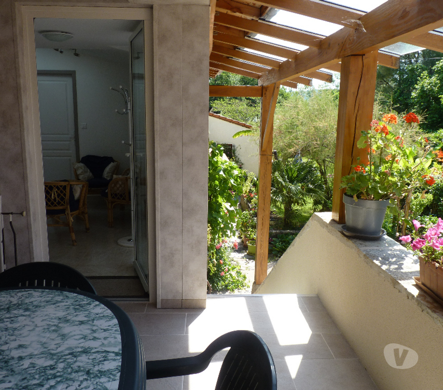 location saisonniere Puy-de-Dôme St Julien de Coppel - 63160 - Photos Vivastreet Gîte Auvergne 5 pers Dispo du 30 07 au 6 aôut: soldée