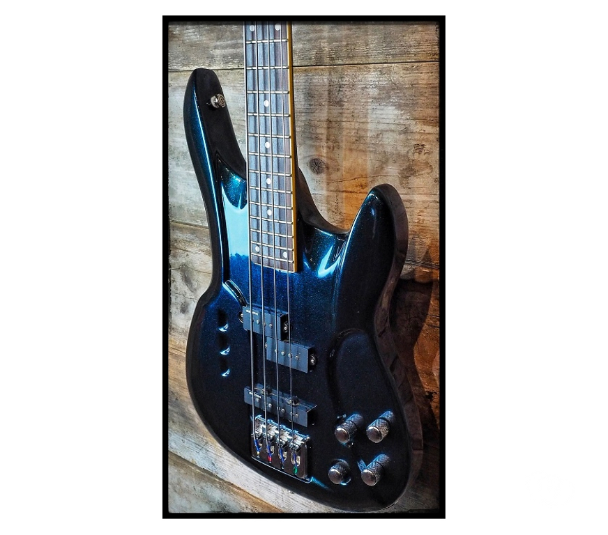 Instruments de musique Bas-Rhin Mommenheim - 67670 - Photos Vivastreet SWITCH Vibracell Bass 4 cordes