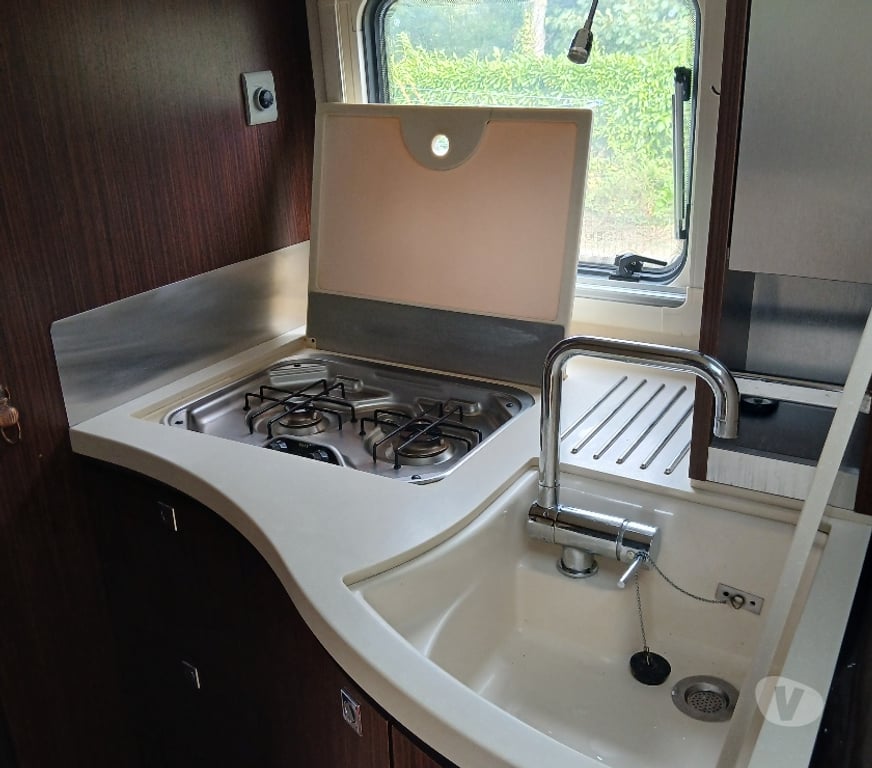 Camping car occasion Côtes-d'Armor Lanvollon - 22290 - Photos Vivastreet CAMPING CAR INTEGRAL ESTEREL EXCLUSIVE 43