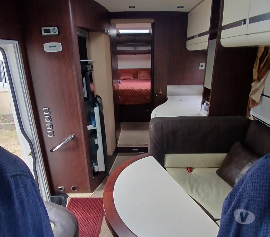 Camping car occasion Côtes-d'Armor Lanvollon - 22290 - Photos Vivastreet CAMPING CAR INTEGRAL ESTEREL EXCLUSIVE 43