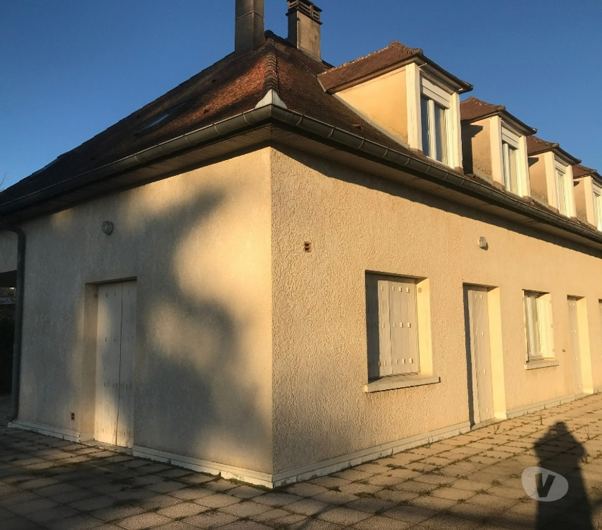 Vente Immeuble Lot Gourdon - 46300 - Photos Vivastreet MAISON COMPRENANT 3 LOGEMENTS SUR 2 NIVEAUX