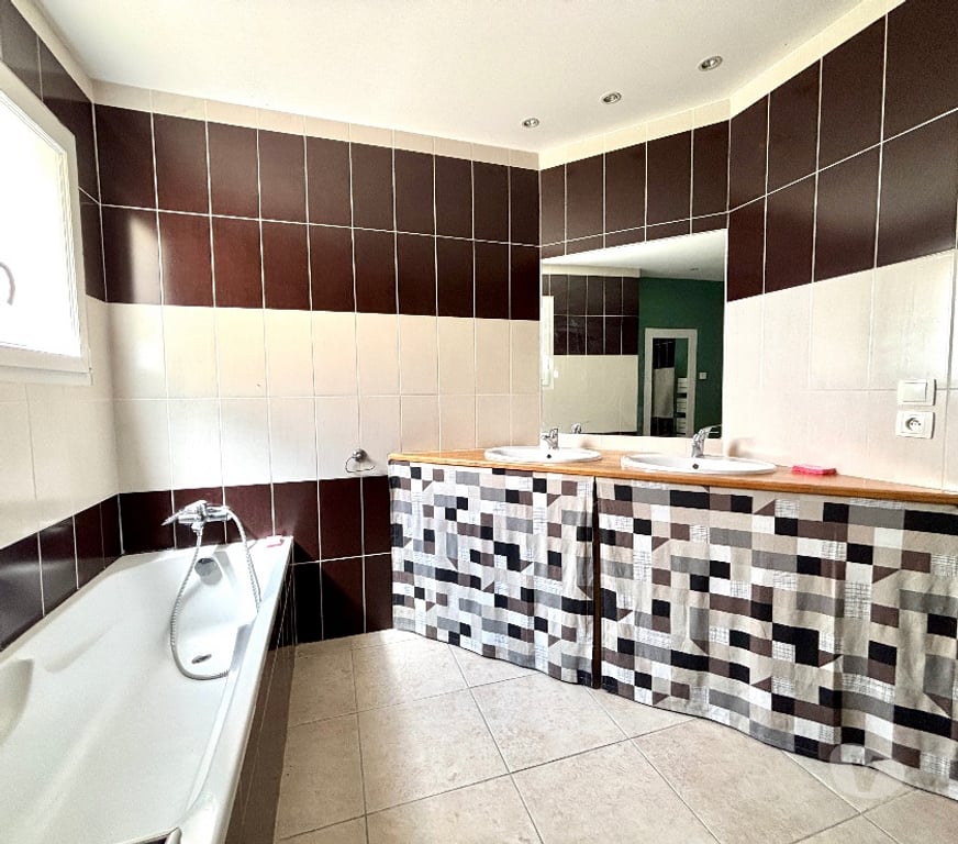 Vente Maison Ardèche St Montant - 07220 - Photos Vivastreet Maison 7 pièces