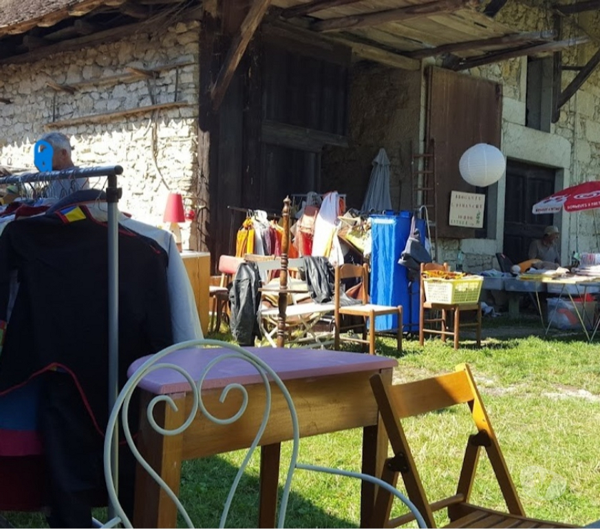 Vides greniers - Brocantes Ain Izieu - 01300 - Photos Vivastreet Vide-dressing et greniers d’Izieu le 1er mars 2026