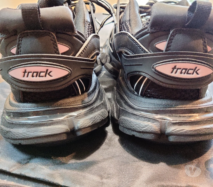 Chaussures Loire-Atlantique Bouguenais - 44340 - Photos Vivastreet Balanciaga track noir
