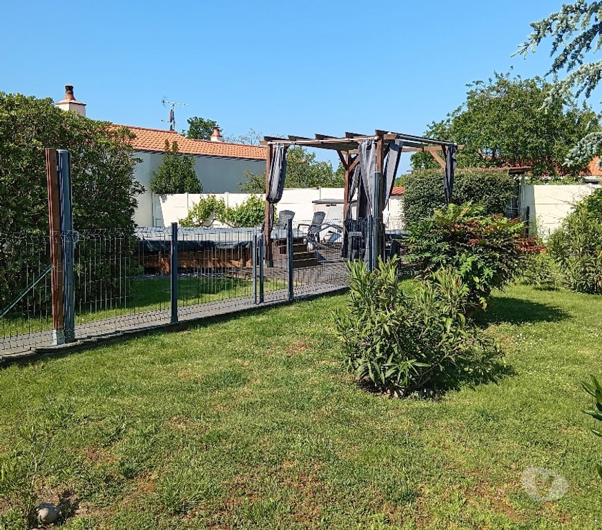 Vente Maison Vendée Ste Foy - 85150 - Photos Vivastreet MAISON DE 167M2 AVEC PISCINE