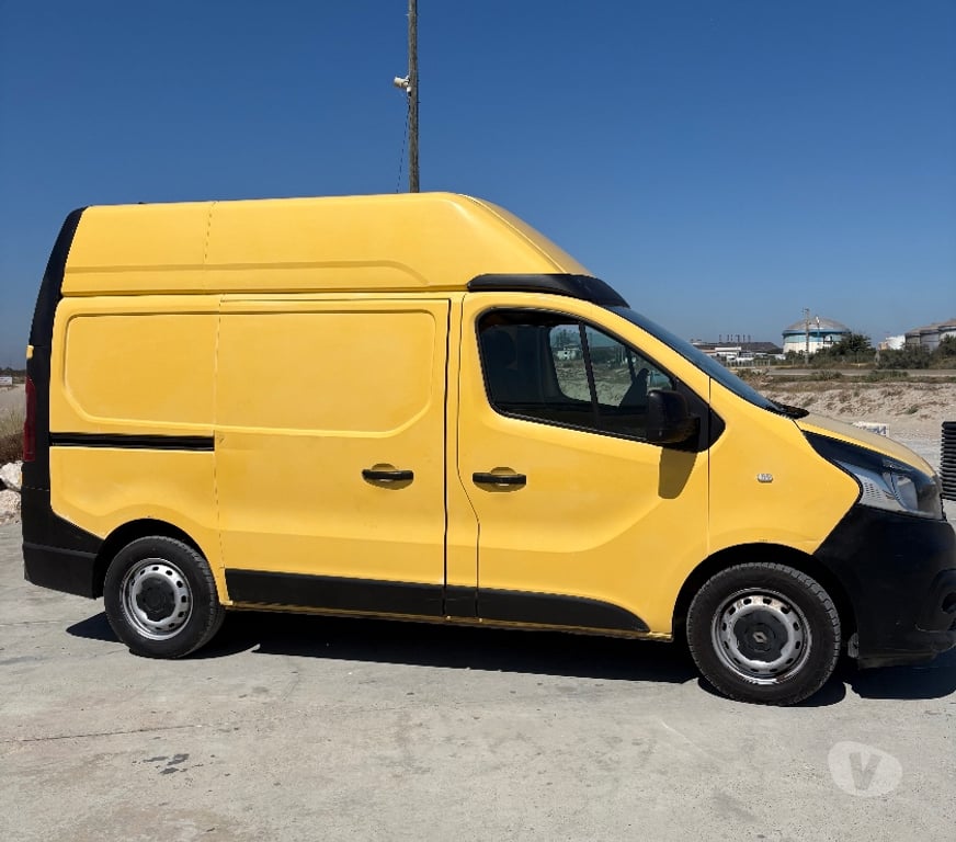 Louer un véhicule Bouches-du-Rhône Fos sur Mer - 13270 - Photos Vivastreet Renault trafic surélever