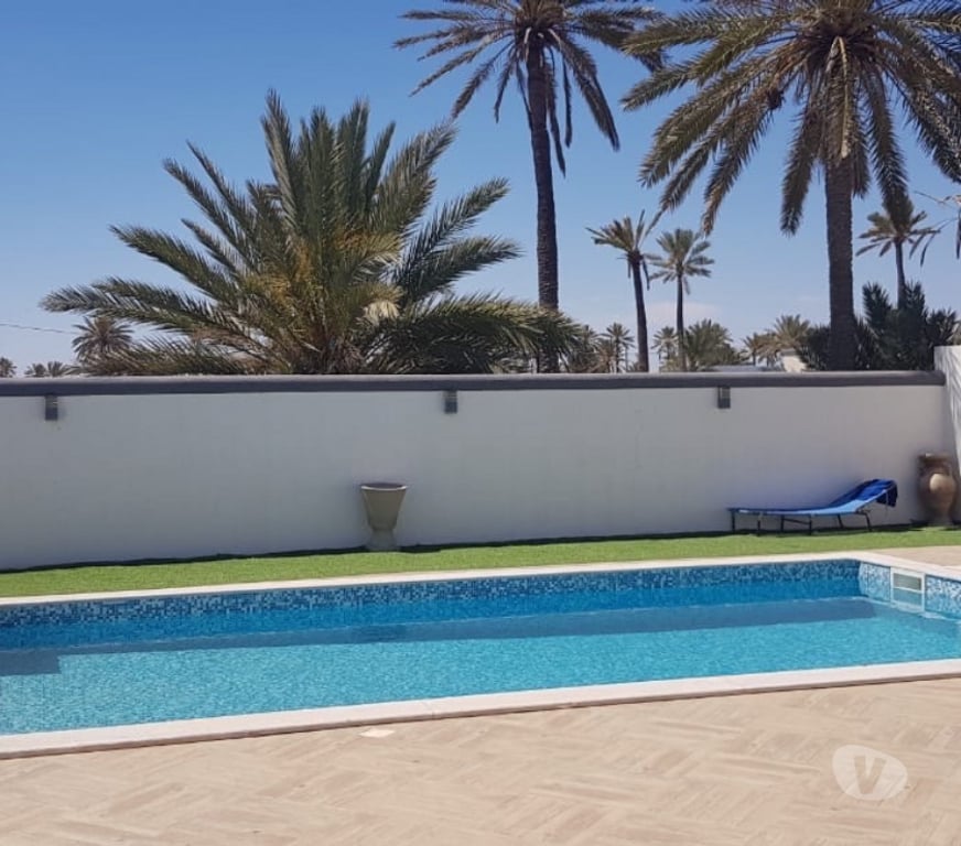 Vente Maison Tunisie - Photos Vivastreet Très belle villa avec piscine
