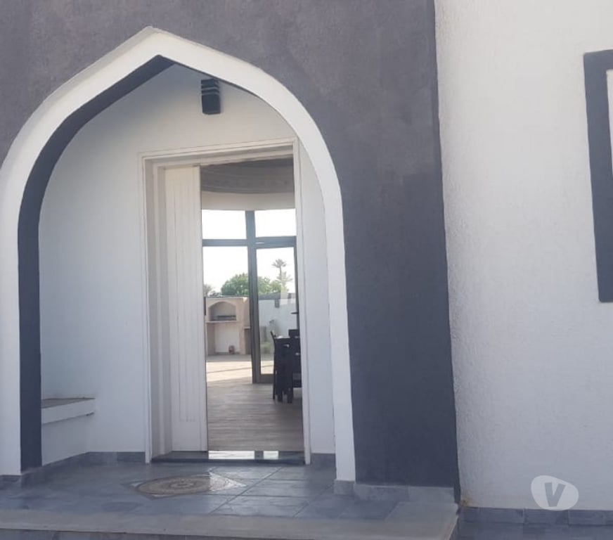 Vente Maison Tunisie - Photos Vivastreet Très belle villa avec piscine