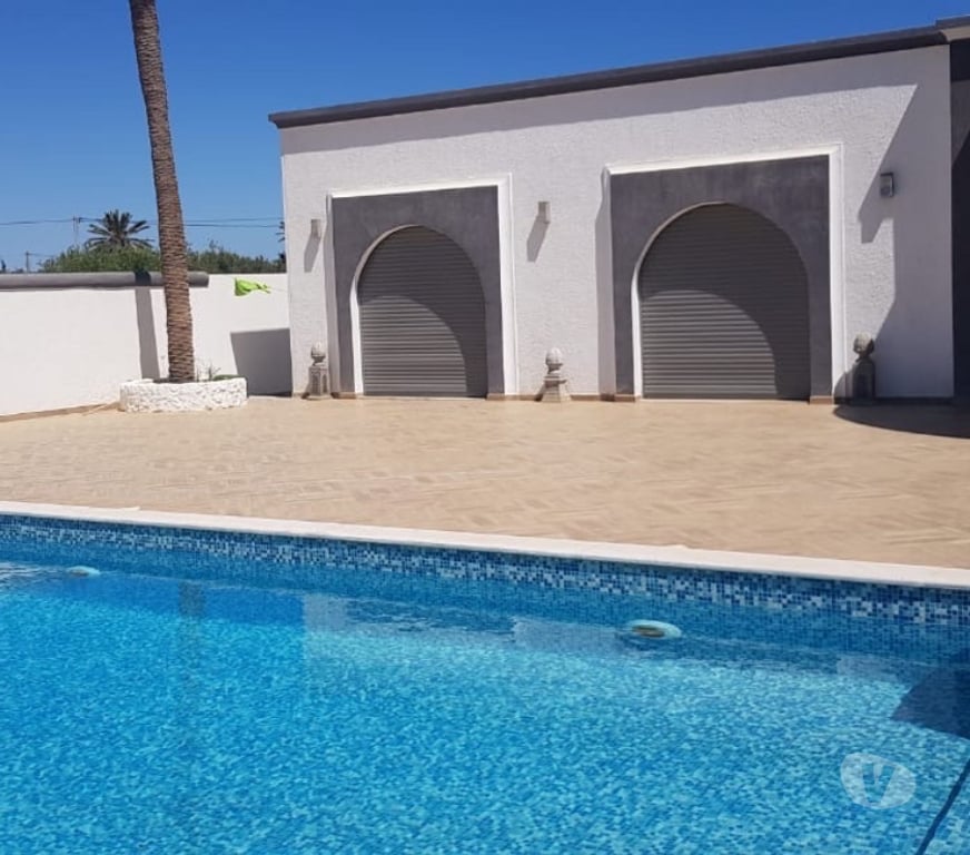 Vente Maison Tunisie - Photos Vivastreet Très belle villa avec piscine