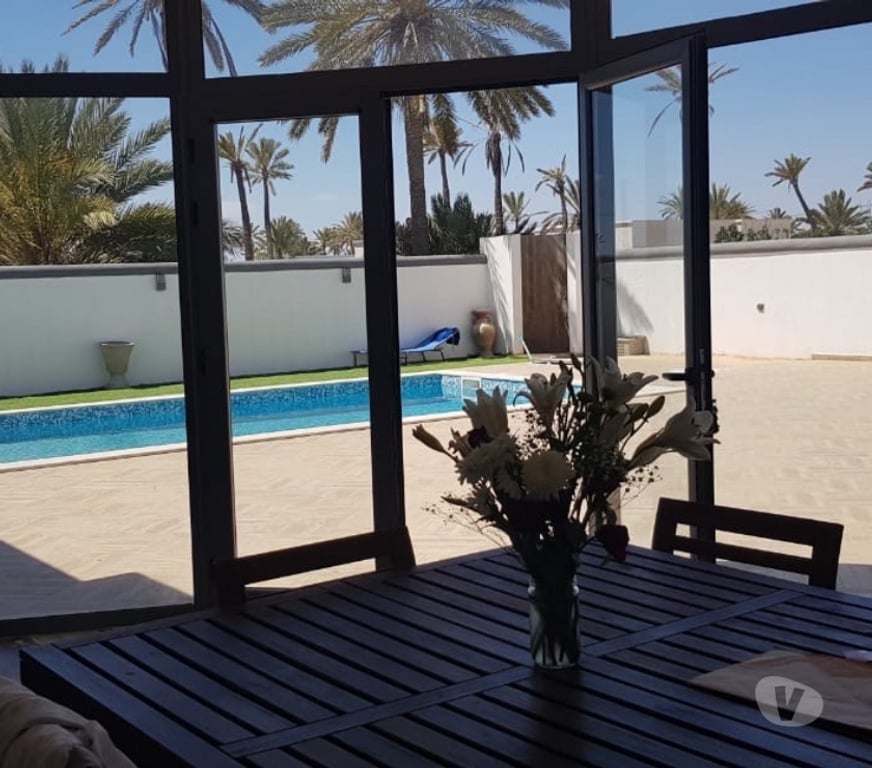 Vente Maison Tunisie - Photos Vivastreet Très belle villa avec piscine