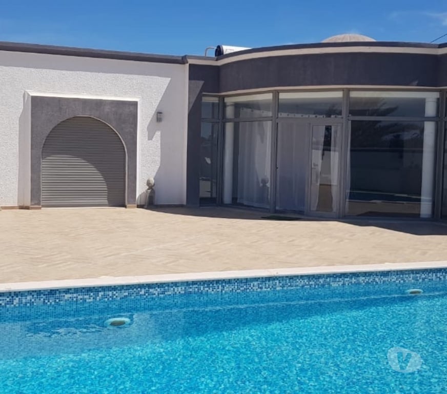 Vente Maison Tunisie - Photos Vivastreet Très belle villa avec piscine