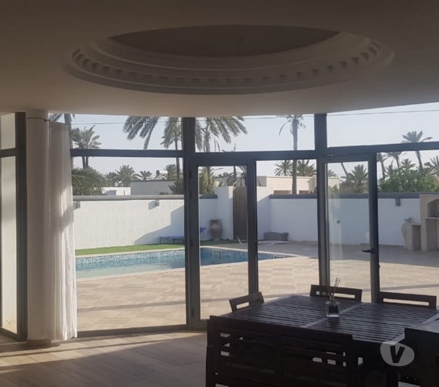 Vente Maison Tunisie - Photos Vivastreet Très belle villa avec piscine