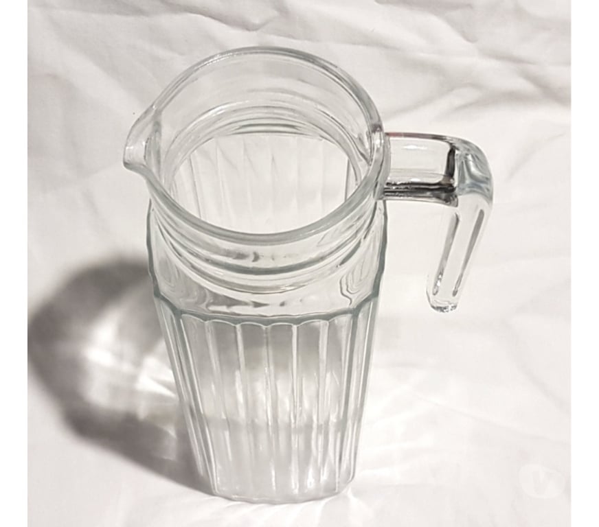 Ameublement & art de la table Gard Nimes - Photos Vivastreet Carafe d'eau, verre épais, transparent