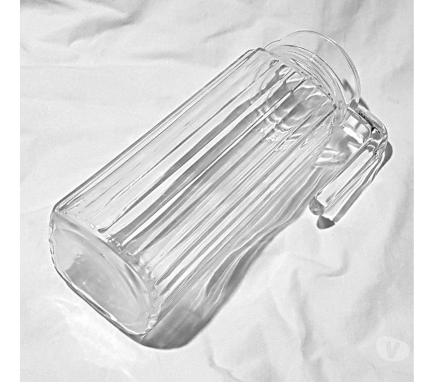 Ameublement & art de la table Gard Nimes - Photos Vivastreet Carafe d'eau, verre épais, transparent