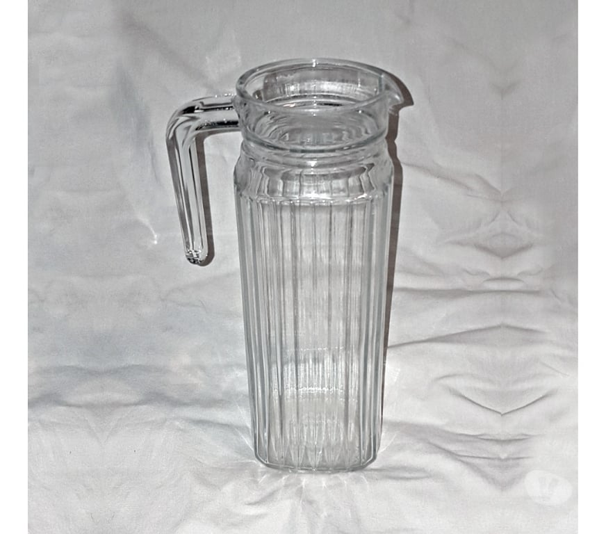 Ameublement & art de la table Gard Nimes - Photos Vivastreet Carafe d'eau, verre épais, transparent