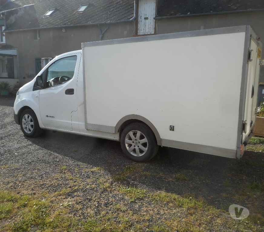 Véhicules commerciaux & utilitaires d'occasion Loiret Saran - 45770 - Photos Vivastreet utilitaire Nissan e 200 électrique pour 260 km par jour