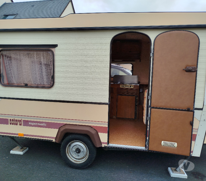 Caravane d'occasion Calvados Varaville - 14390 - Photos Vivastreet CARAVANE PLIANTE ESTEREL