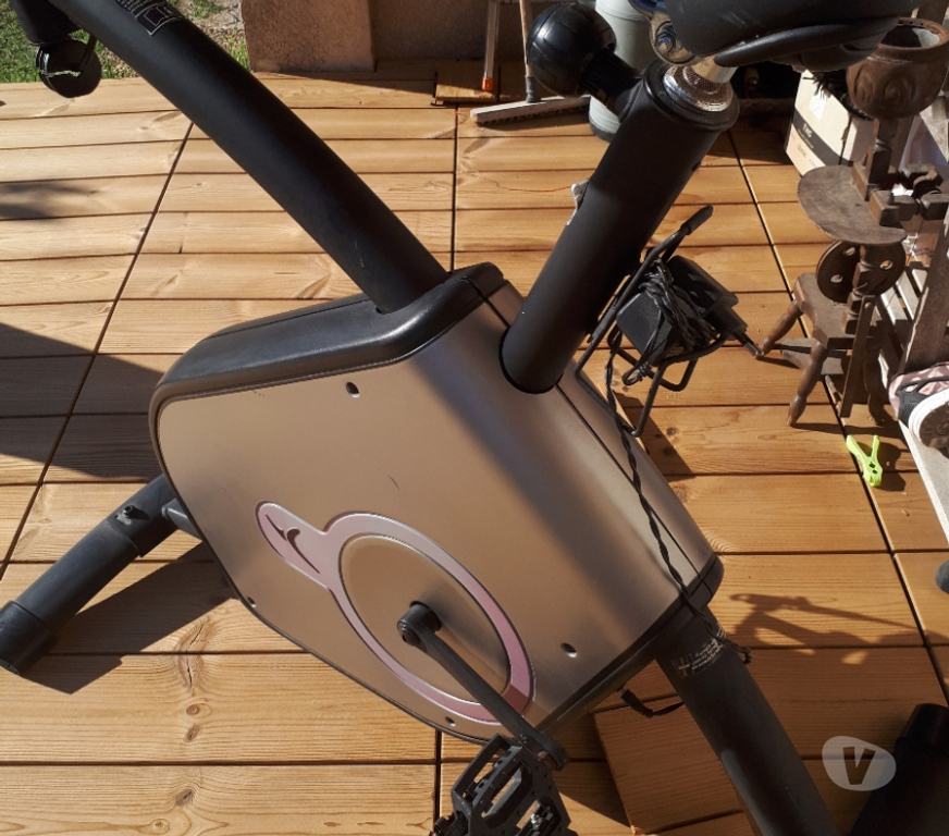 Matériel de sport Bouches-du-Rhône Aubagne - 13400 - Photos Vivastreet Vélo d'appartement réf VM 680