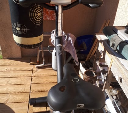 Matériel de sport Aubagne Bouches-du-Rhône - Photos Vivastreet Vélo d'appartement réf VM 680