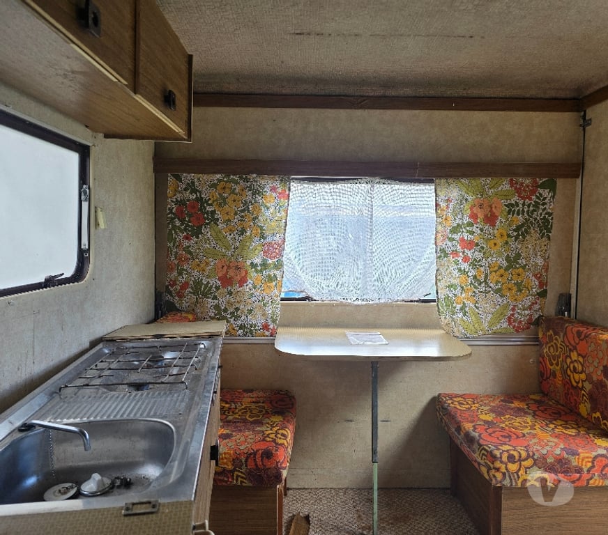 Caravane d'occasion Marne Esternay - 51310 - Photos Vivastreet Caravane pliante avec auvent