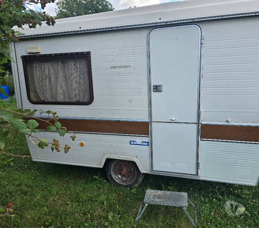 Caravane d'occasion Marne Esternay - 51310 - Photos Vivastreet Caravane pliante avec auvent