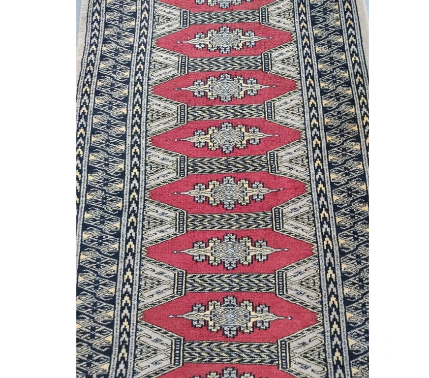 Décoration - art Vendée Soullans - 85300 - Photos Vivastreet Tapis galerie Baloutche