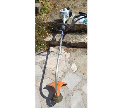 Bricolage - Jardin - Outillage Bez et Esparon Gard - Photos Vivastreet Débroussailleuse Coupe bordure