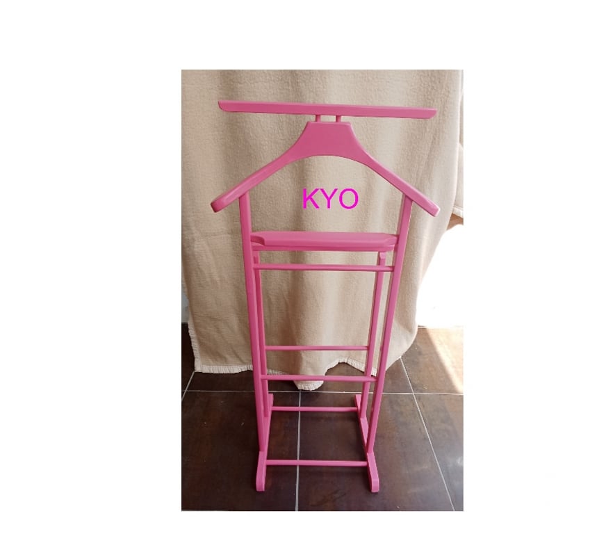Ameublement & art de la table Jura Foncine le Haut - 39460 - Photos Vivastreet Valet de chambre-nuit bois rose, porte-habit cintre costume