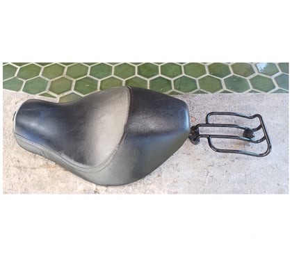Accessoires moto d'occasion Bez et Esparon Gard - Photos Vivastreet Selle Solo moto Harley Sportster 2004