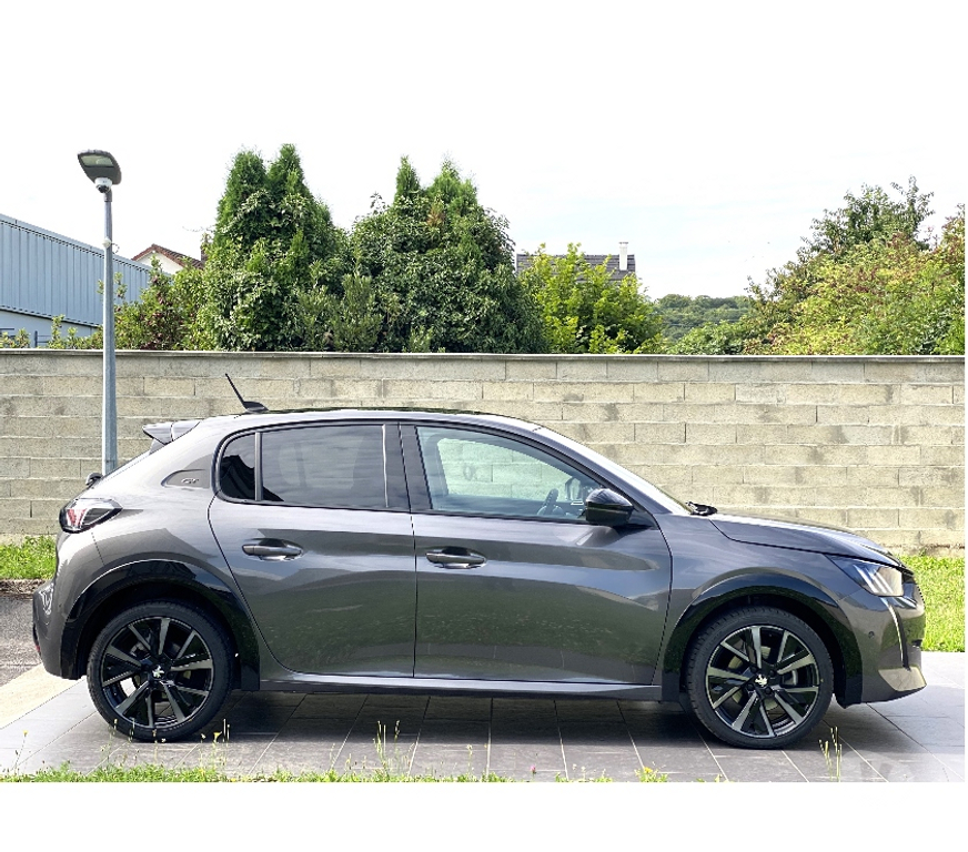 Voiture d'occasion Oise Nogent sur Oise - 60180 - Photos Vivastreet PEUGEOT 208 GT 100 CH BOÎTE AUTO EAT8 AN 2023 8234 KM
