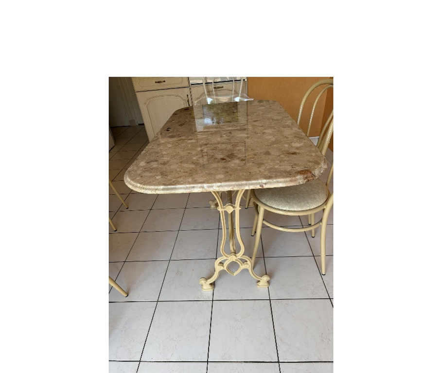 Ameublement & art de la table Loire-Atlantique St Herblain - 44800 - Photos Vivastreet Table de cuisine avec 4 chaises