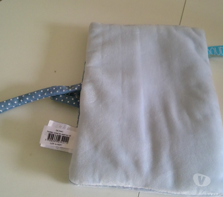 Equipements bébés Aveyron Almont les Junies - 12300 - Photos Vivastreet 12€ Protège carnet santé Lion (Doudou et cie)