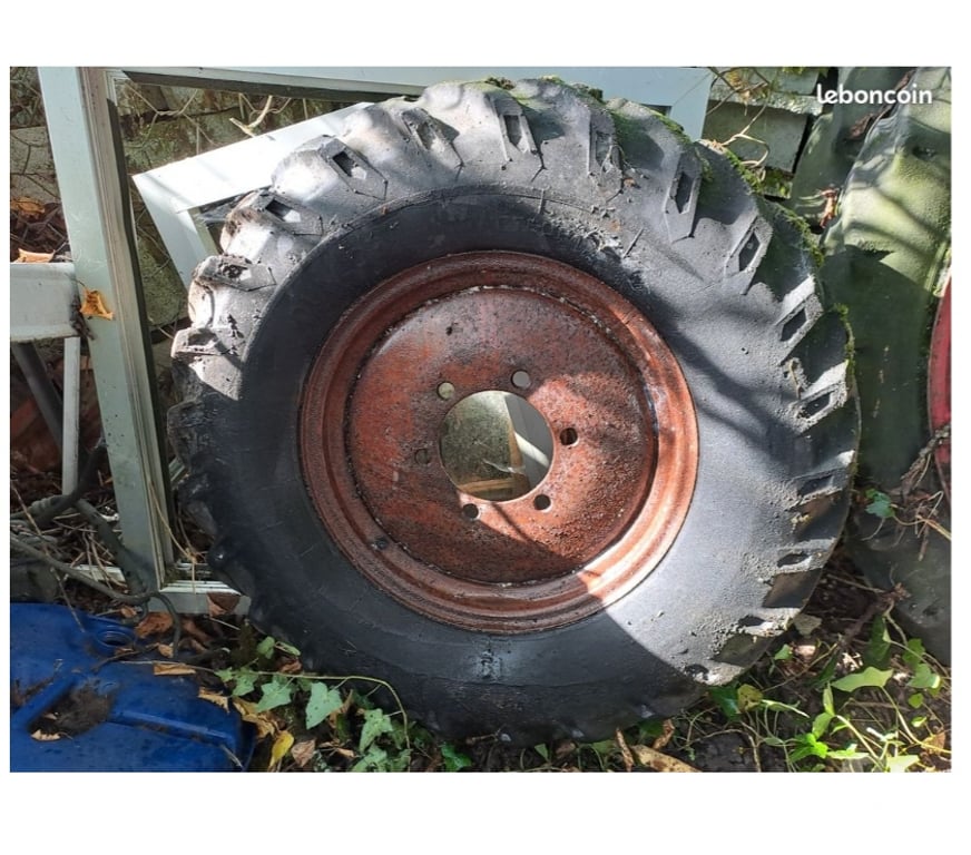 Equipements utilitaire Seine-et-Marne Montceaux les Provins - 77151 - Photos Vivastreet roue de tracteur