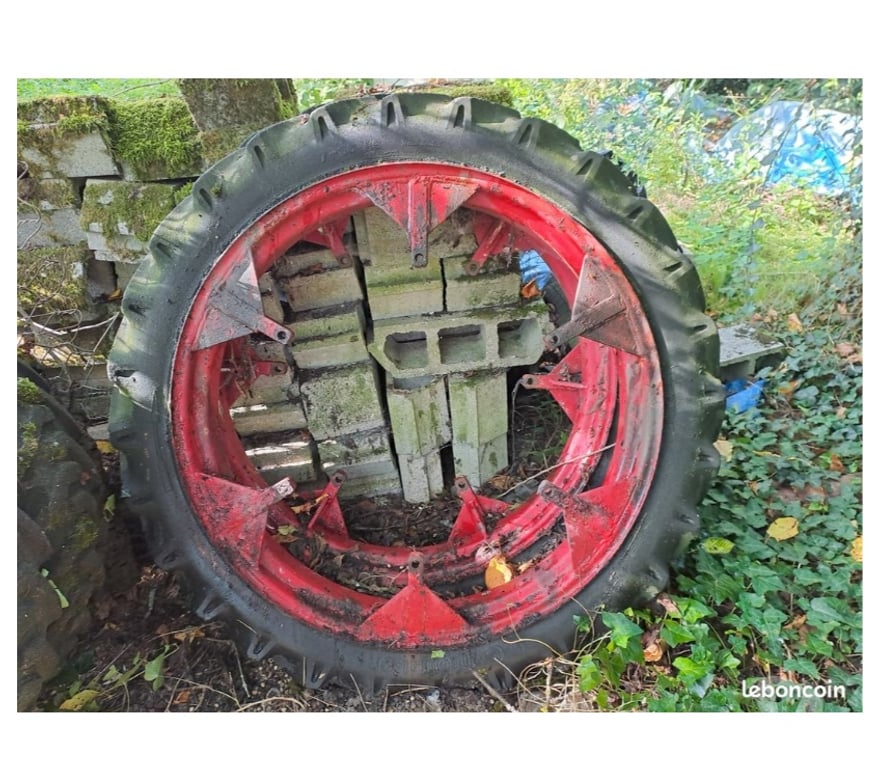 Equipements utilitaire Seine-et-Marne Montceaux les Provins - 77151 - Photos Vivastreet roue de tracteur