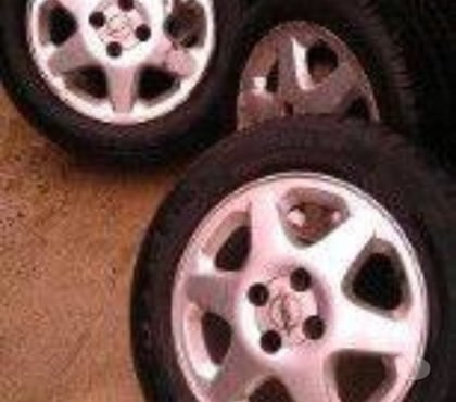 Pièces et services auto Bedee Ille-et-Vilaine - Photos Vivastreet pneus goodyear avec jantes